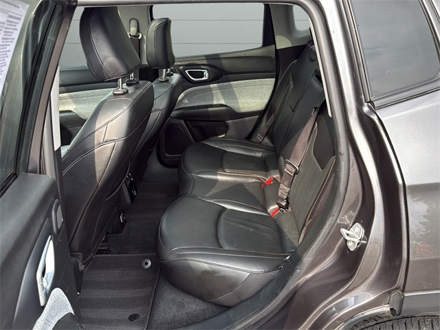 2022 Jeep Compass Latitude Lux photo 17