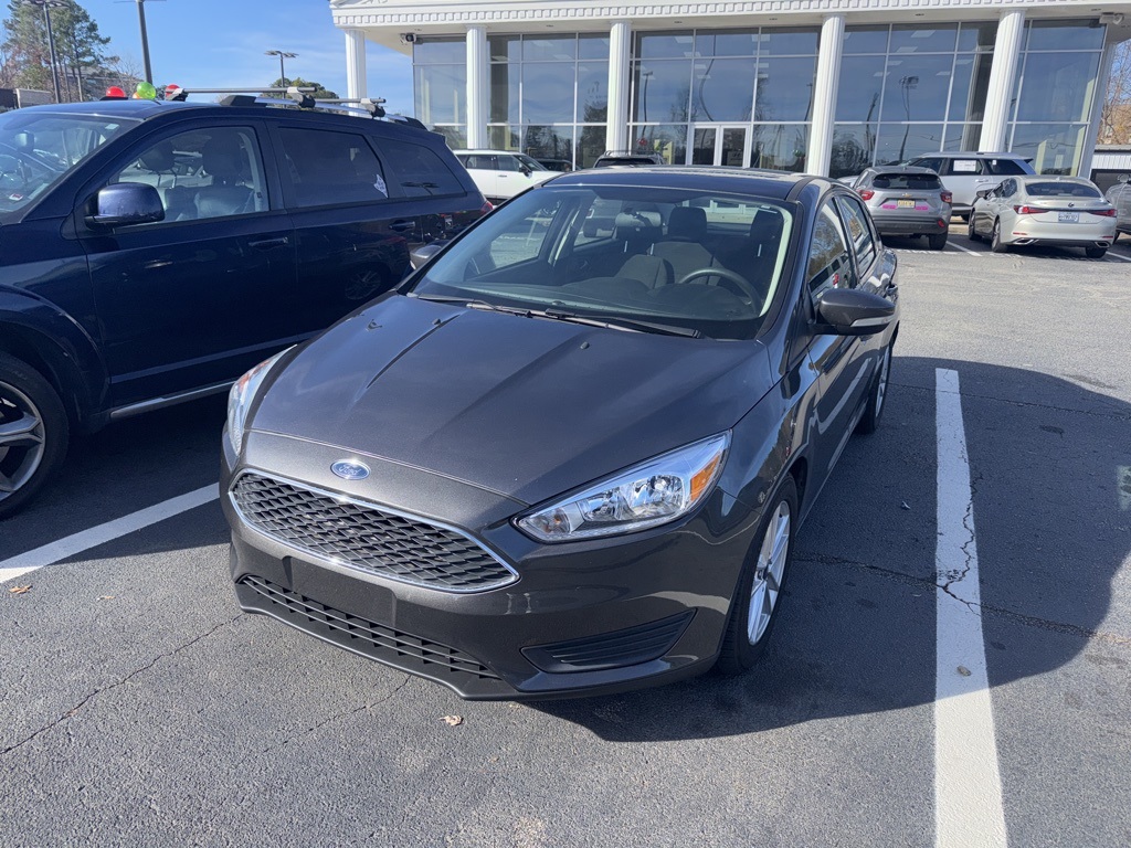 2016 Ford Focus SE's photo