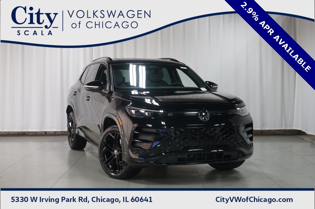 2025 Volkswagen Tiguan SE R-LINE BLACK's photo