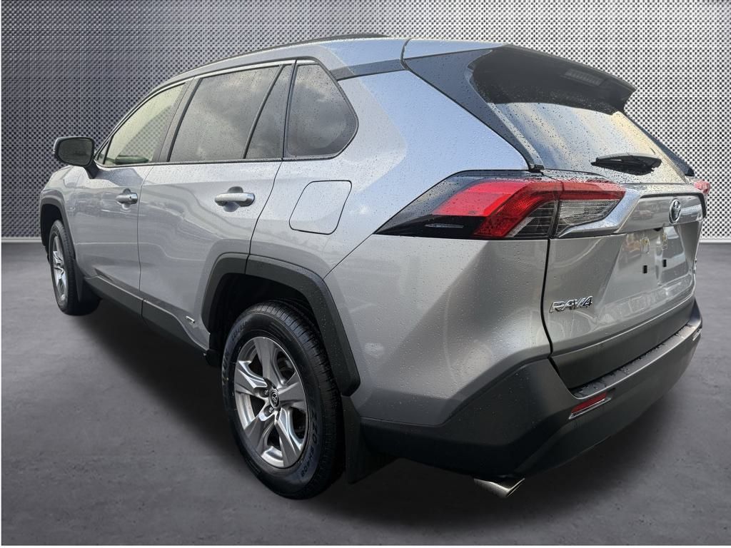 2023 Toyota RAV4 Hybrid XLE photo 3