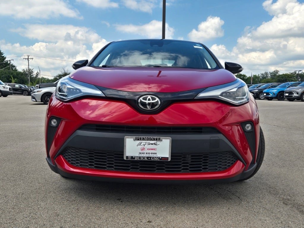2022 Toyota C-HR XLE photo 2