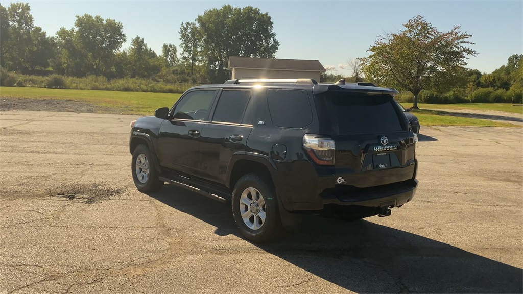 2019 Toyota 4Runner SR5 photo 6