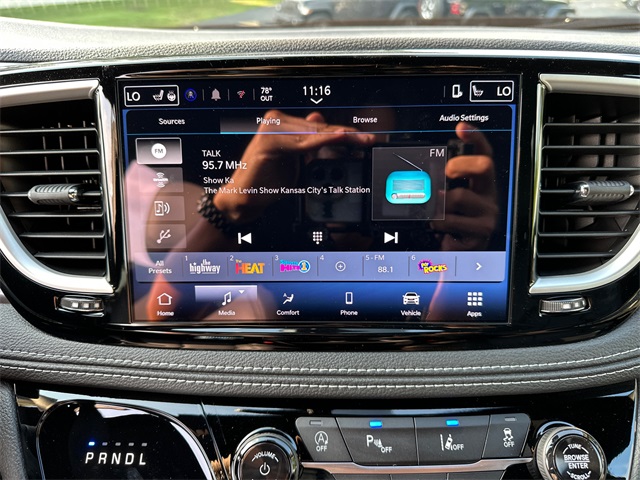 2025 Chrysler Pacifica photo 21