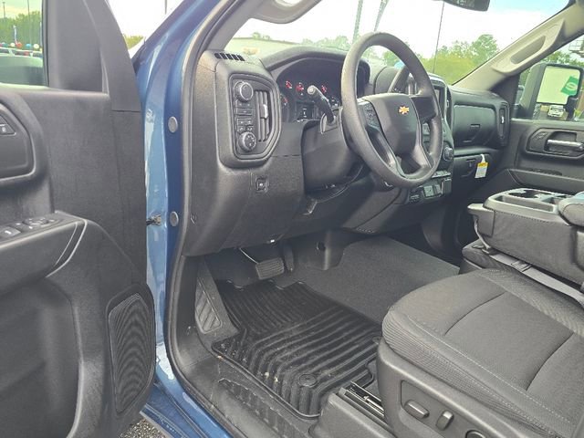 2025 Chevrolet Silverado 2500HD Custom photo 12