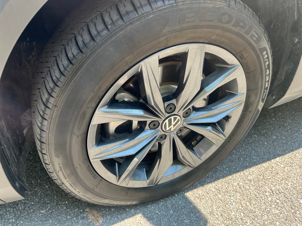 2022 Volkswagen Tiguan SE photo 2