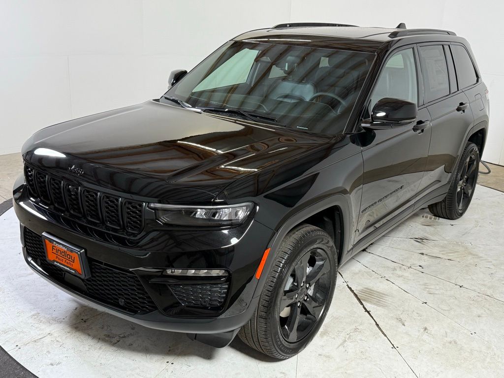 2025 Jeep Grand Cherokee Limited photo 3