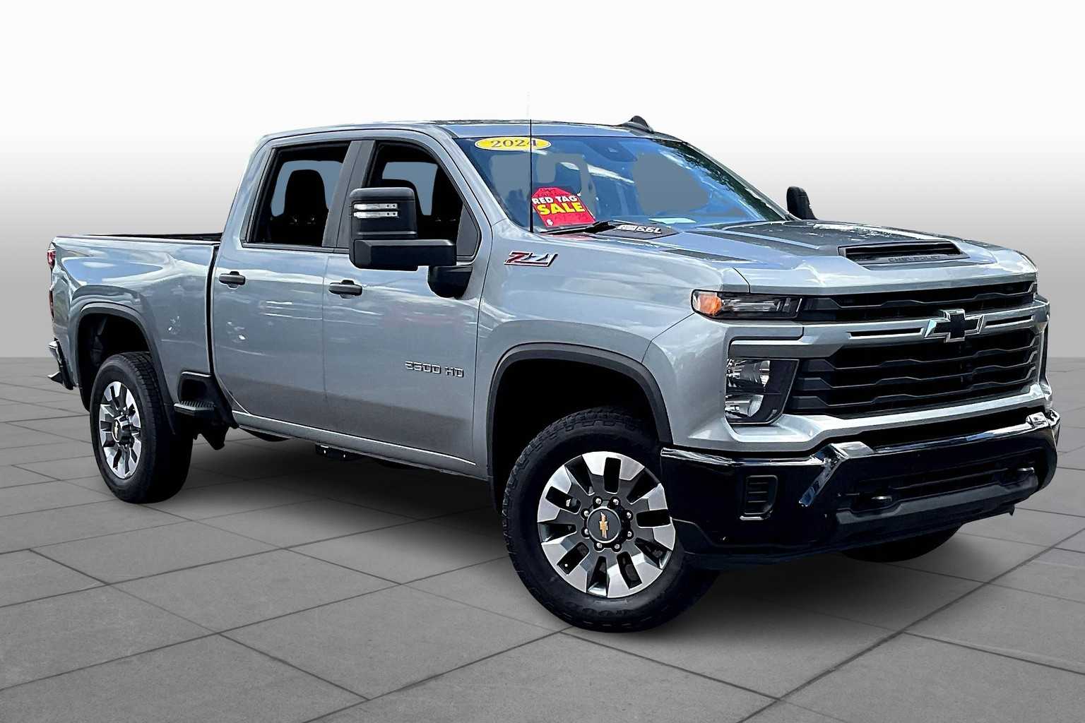 2024 Chevrolet Silverado 2500HD Custom photo 2