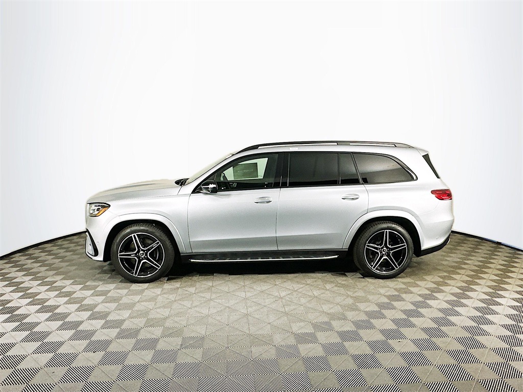 2026 Mercedes Benz GLS 450 4MATIC photo 3