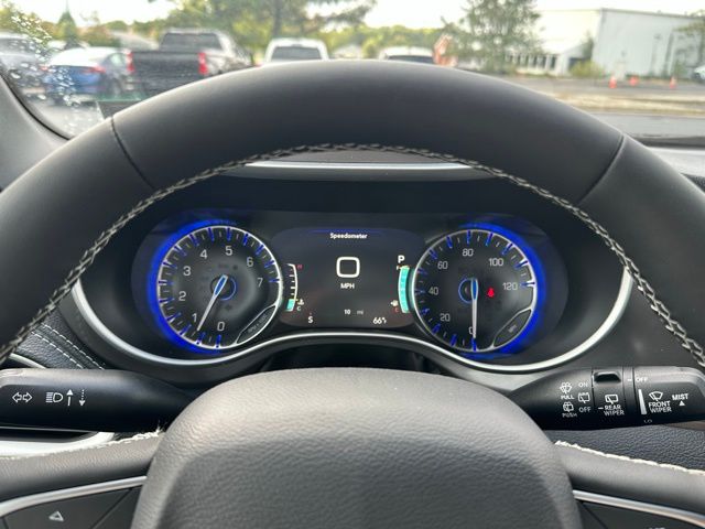 2026 Chrysler Pacifica photo 22
