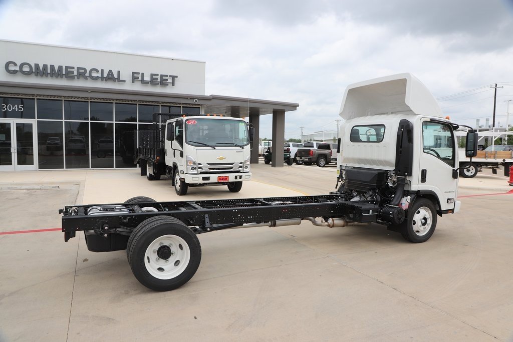 2024 Chevrolet Silverado 4500HD photo 3