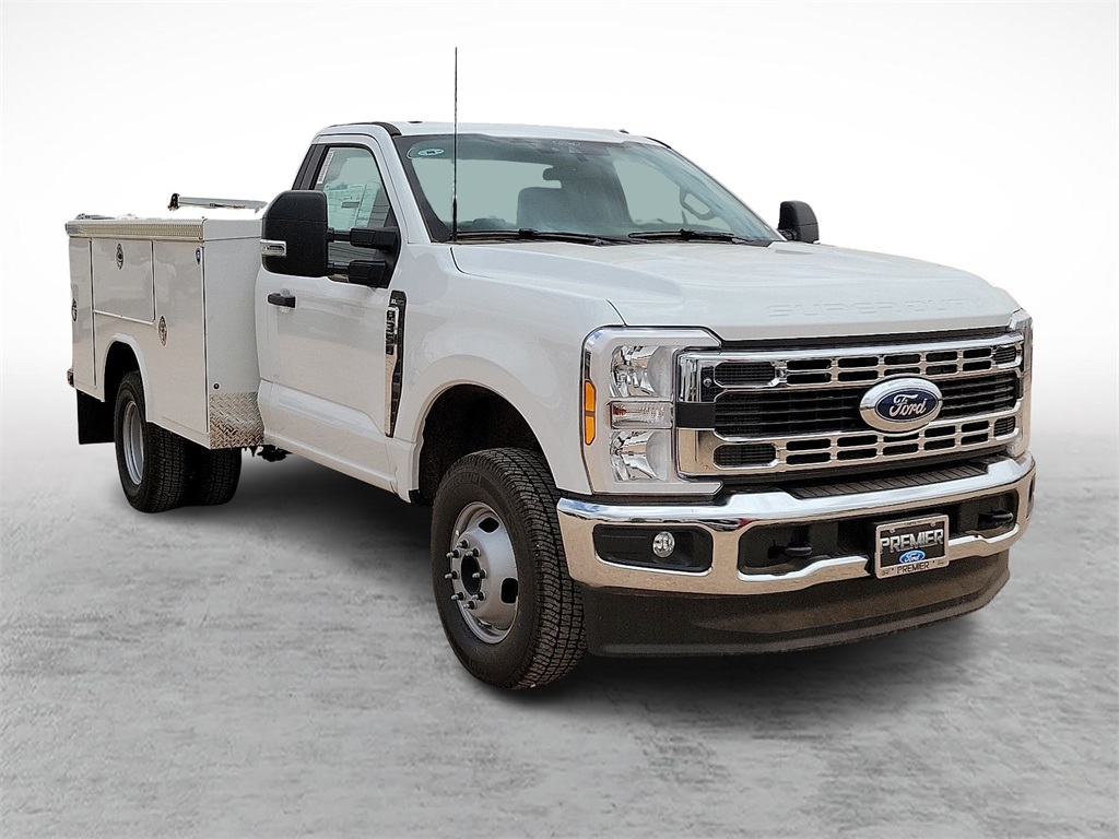 2025 Ford F-350 Super Duty Chassis Cab XL's photo