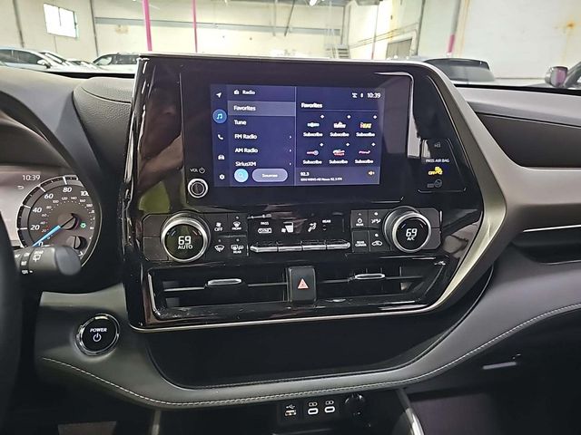 2023 Toyota Highlander Hybrid LE photo 4