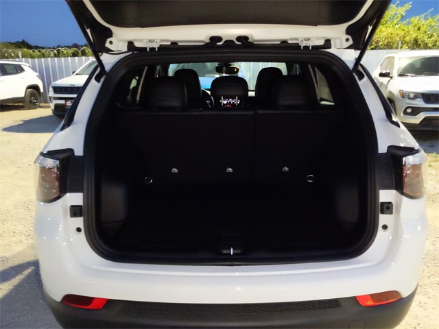 2026 Jeep Compass Latitude photo 23