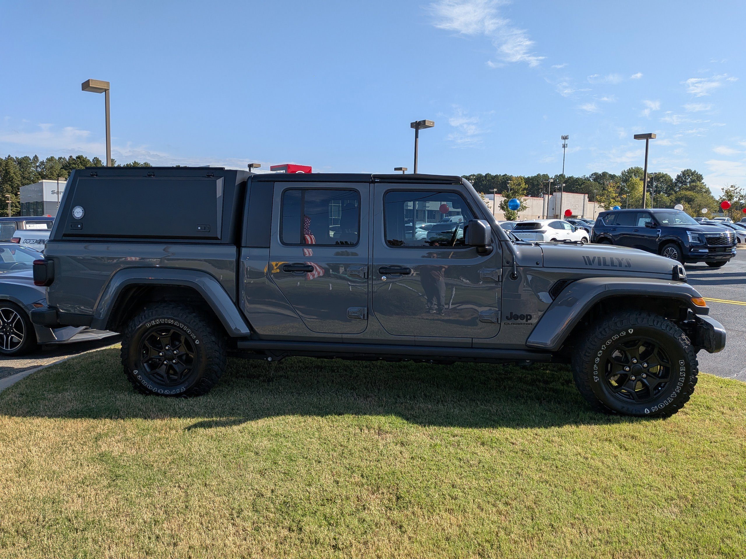 2021 Jeep Gladiator Willys photo 2