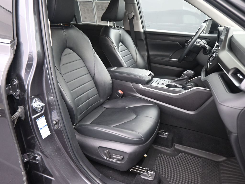 2022 Toyota Highlander XLE photo 44