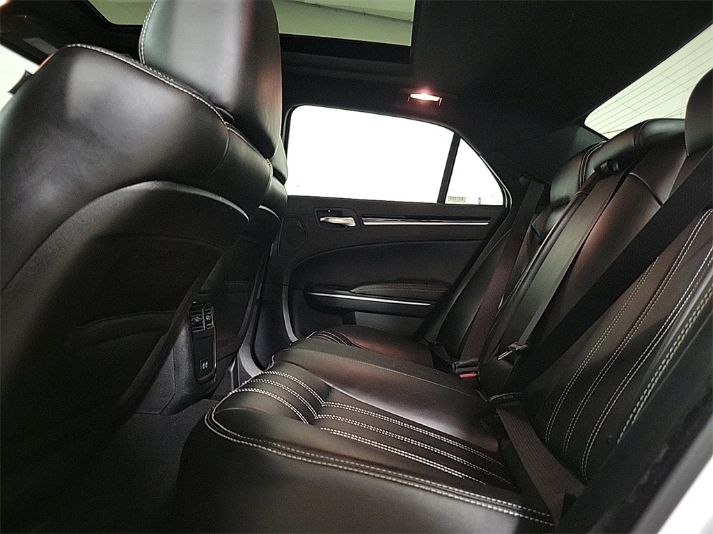 2023 CHRYSLER 300 - Image 13