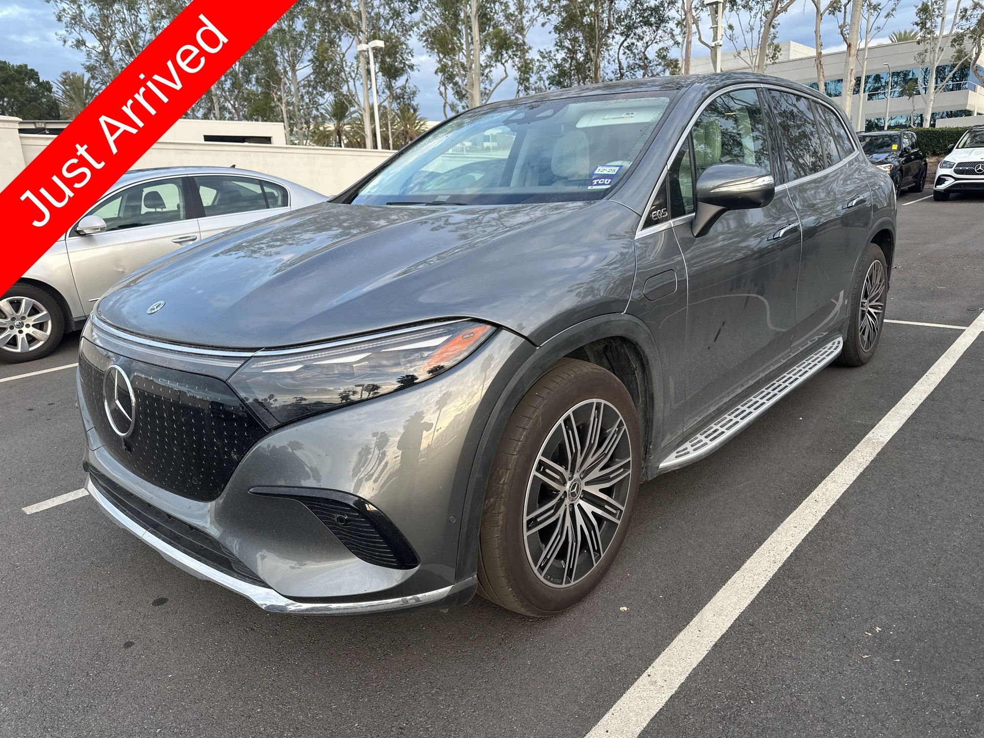 2023 Mercedes-Benz EQS SUV Base's photo