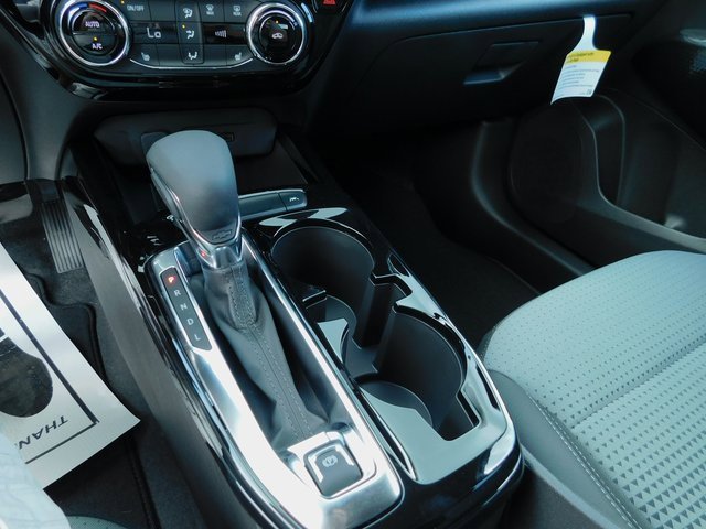 2025 Chevrolet Trax LT photo 22