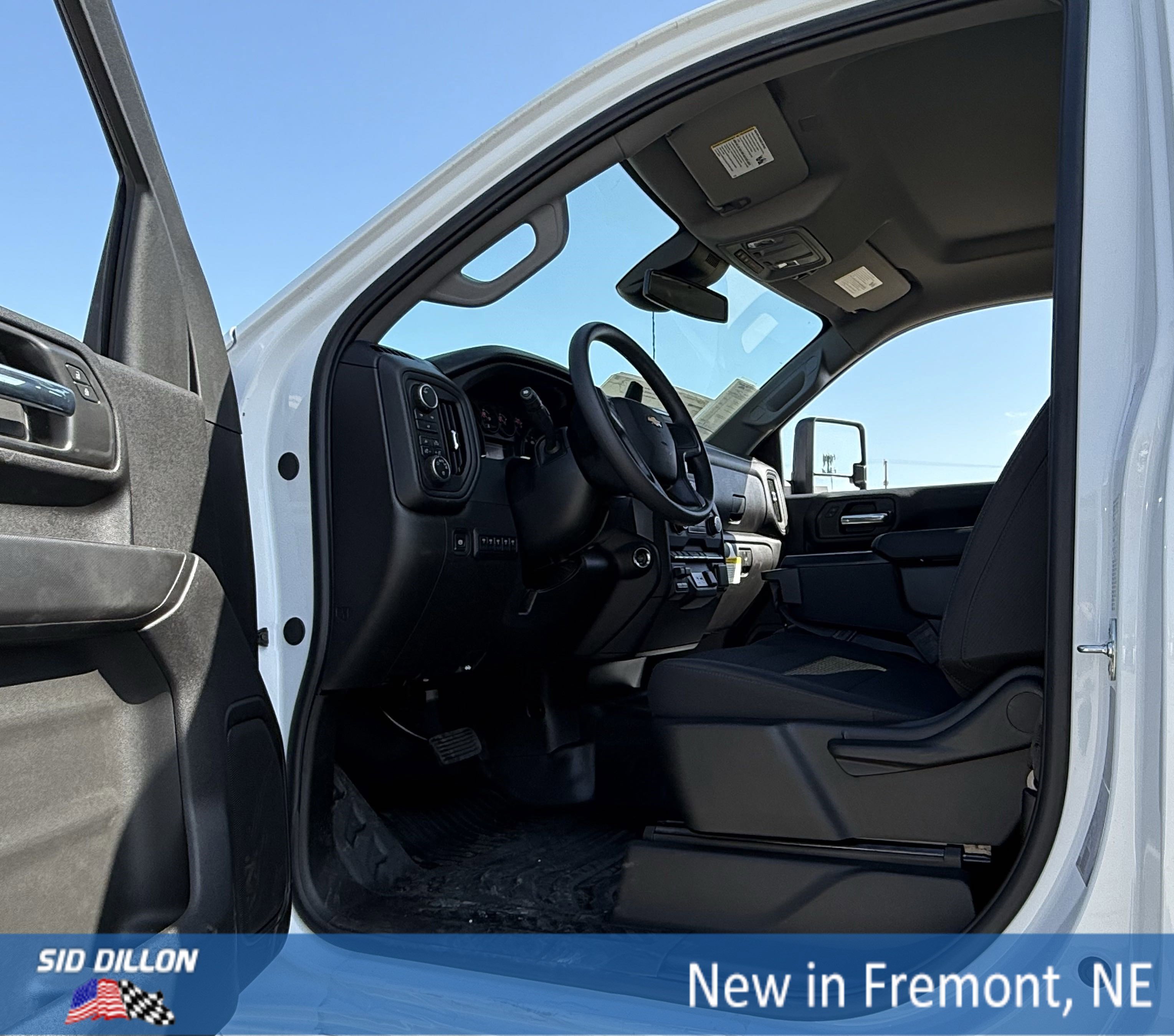 2025 Chevrolet Silverado 3500HD Work Truck photo 2