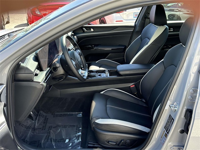2025 Kia K5 GT-Line photo 13