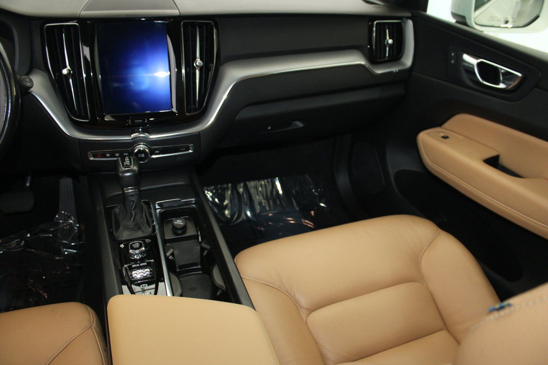 2020 Volvo XC60 T5 Momentum photo 27