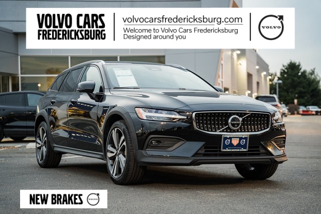 2023 Volvo V60 Cross Country Plus's photo