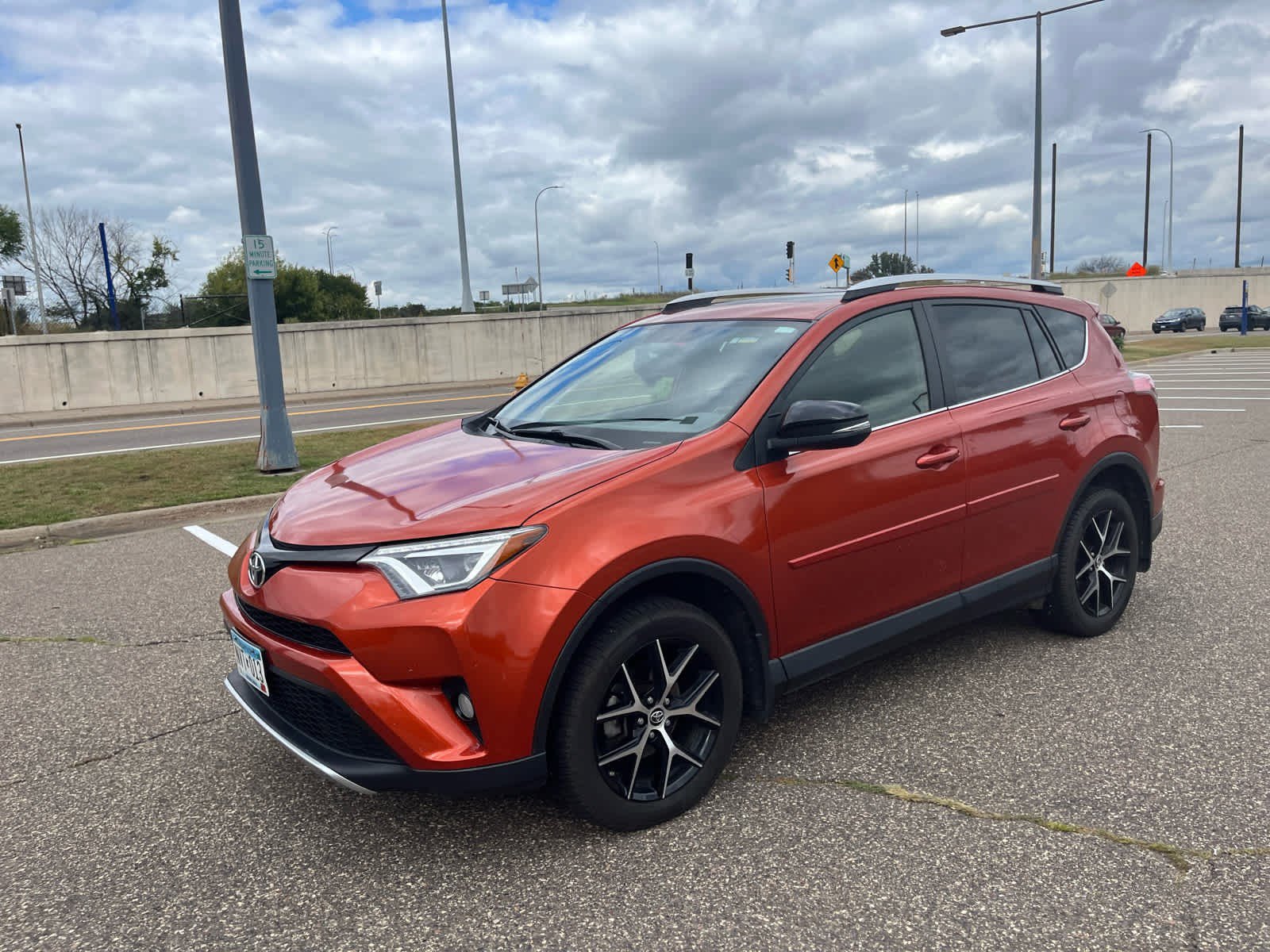 2016 Toyota RAV4 SE photo 2