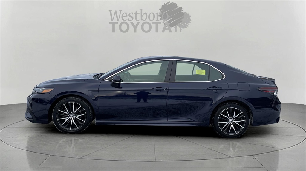 2022 Toyota Camry SE photo 4