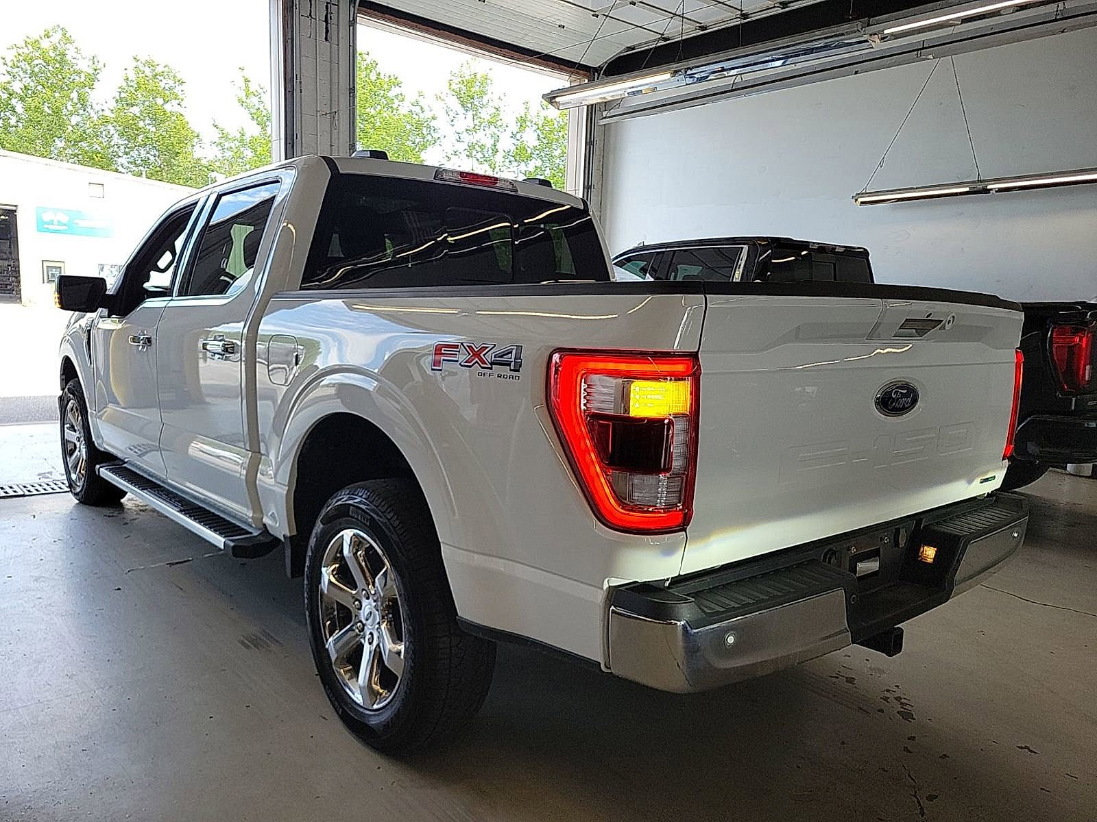 2023 Ford F-150 Lariat photo 2