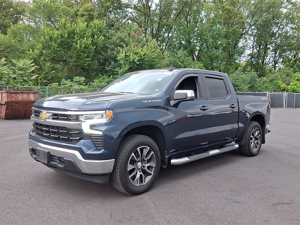 2022 Chevrolet Silverado 1500 LT photo 3