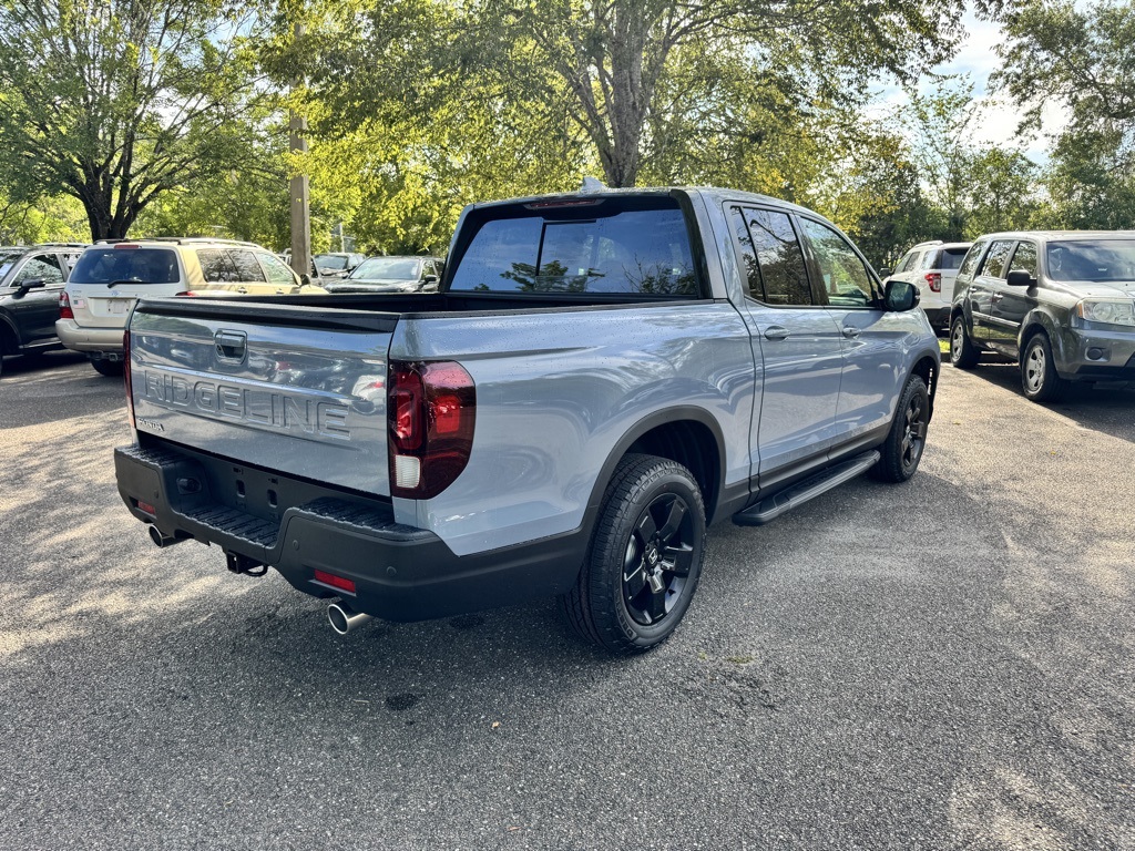 2025 Honda Ridgeline Black Edition photo 6