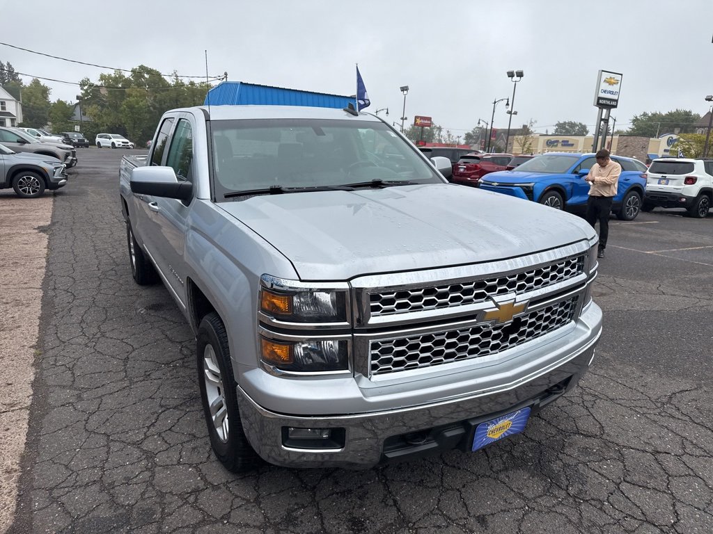 2015 Chevrolet Silverado 1500 LT photo 4