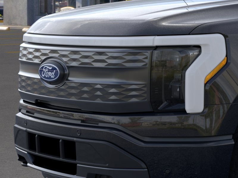 2025 Ford F-150 Lightning Lariat photo 17