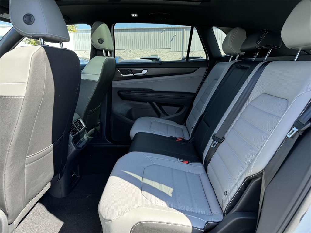 2026 Volkswagen Atlas Cross Sport SEL R-Line photo 15
