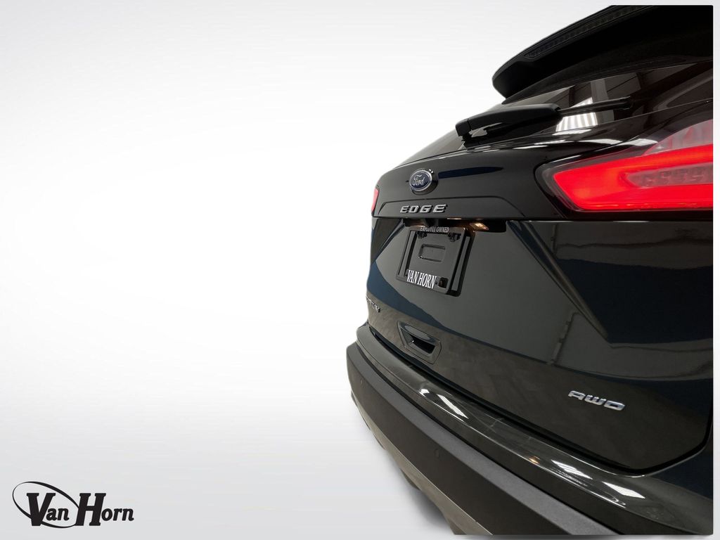 2024 Ford Edge Titanium photo 31