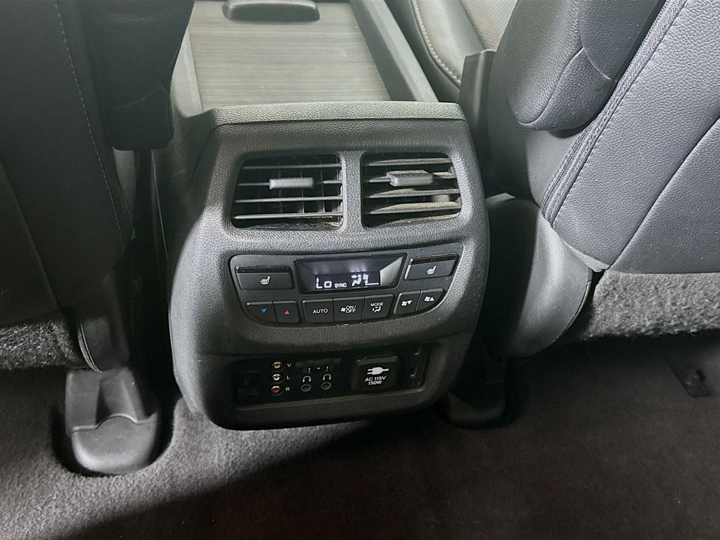 2016 Honda Pilot Elite photo 27