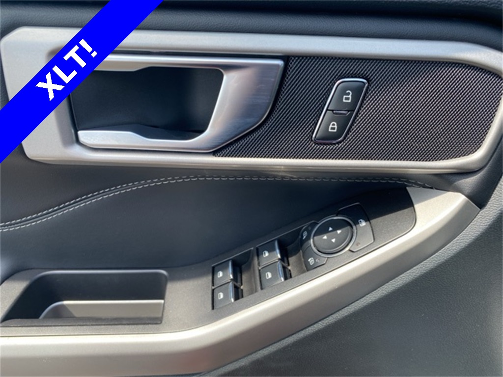 2024 Ford Explorer XLT photo 21