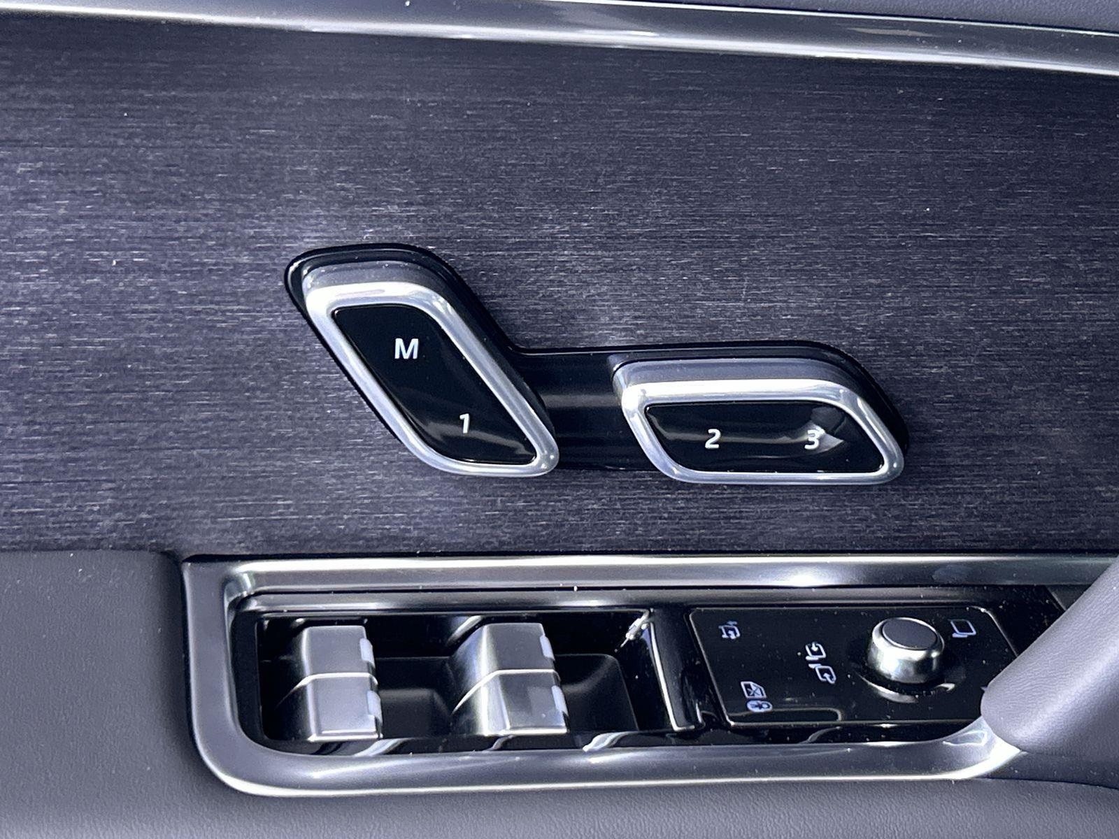 2025 Land Rover Range Rover SE photo 22