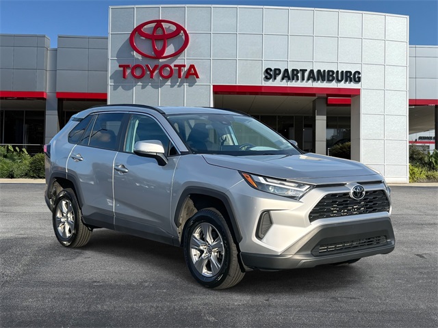 2024 Toyota RAV4 XLE's photo