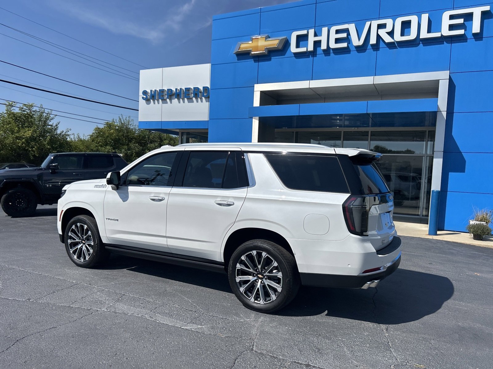 2025 Chevrolet Tahoe High Country photo 2
