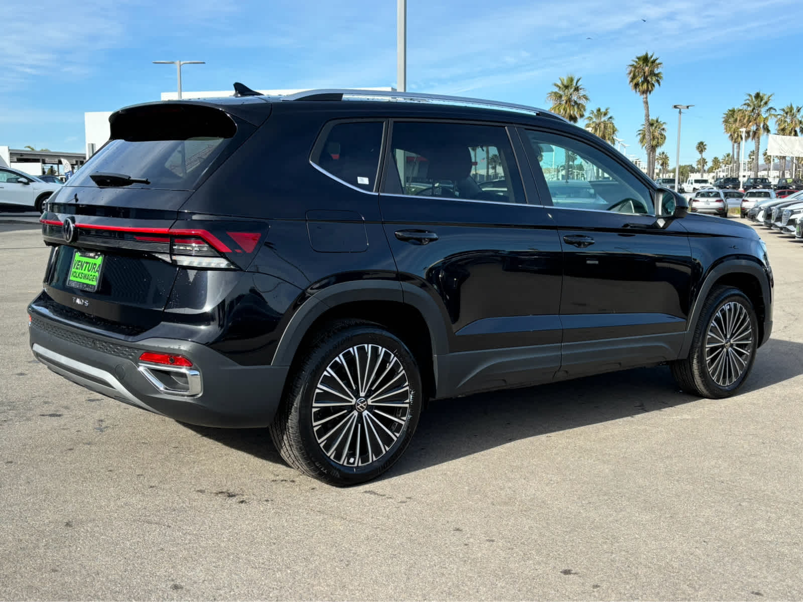 2025 Volkswagen Taos SE photo 3