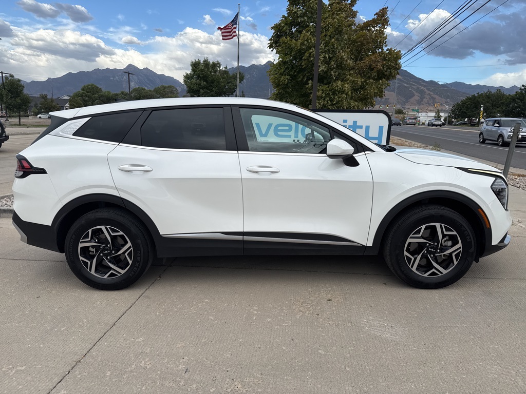 2024 Kia Sportage LX photo 2