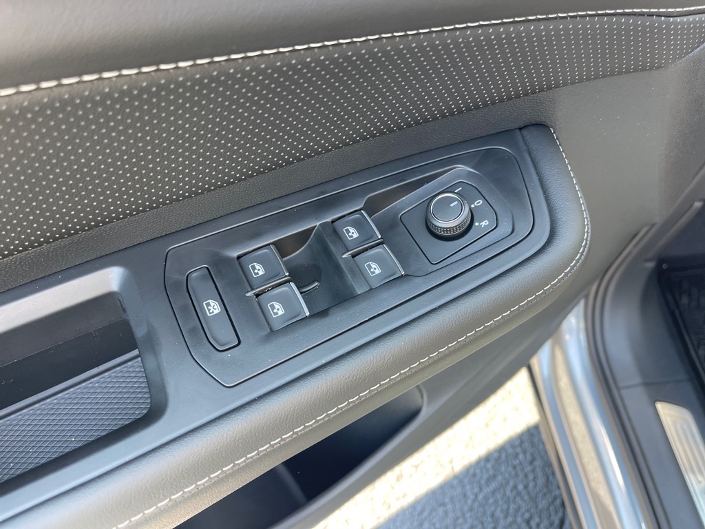 2026 Volkswagen Atlas Cross Sport SE photo 8