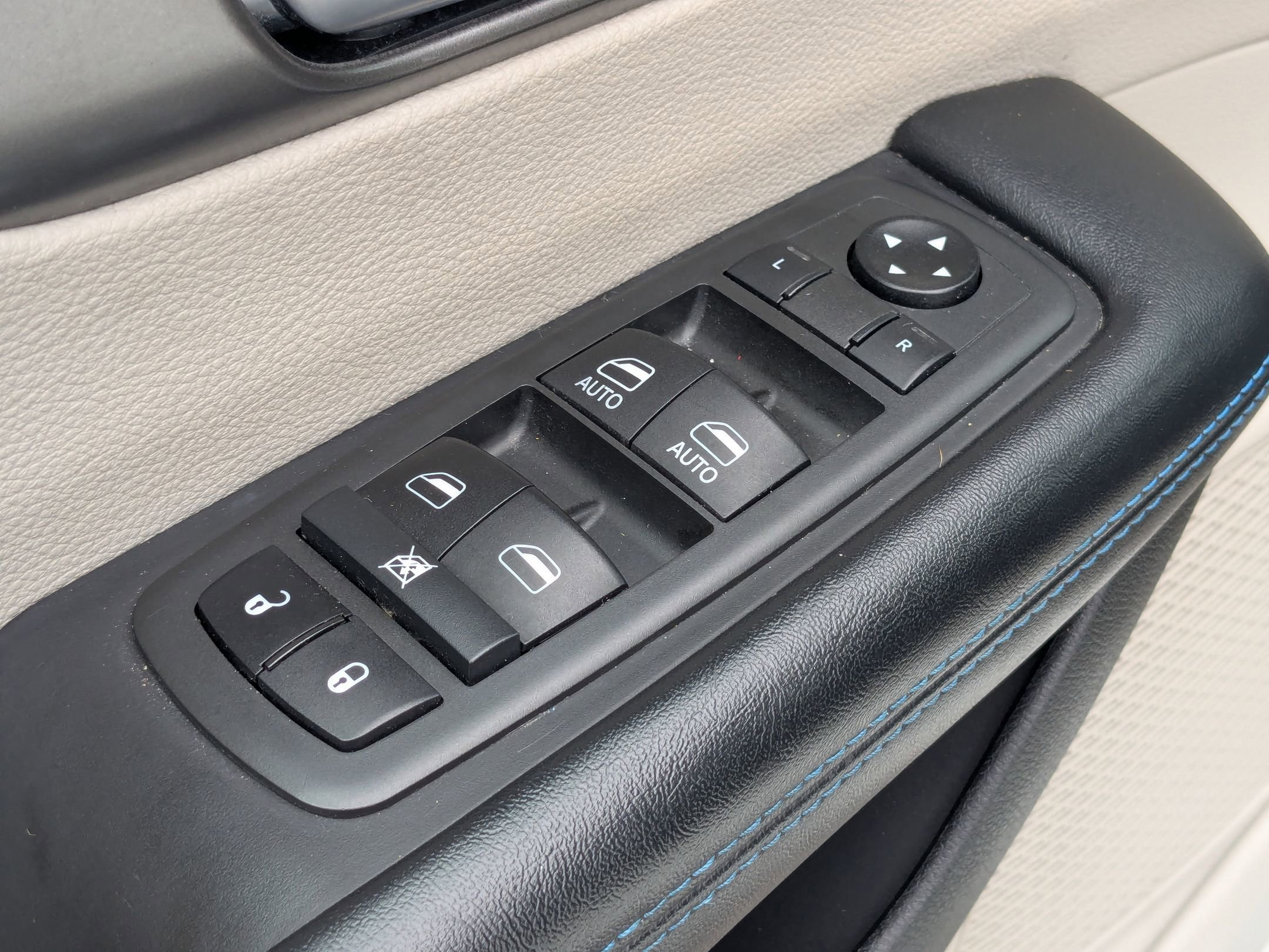 2021 Chrysler Pacifica Touring L photo 11