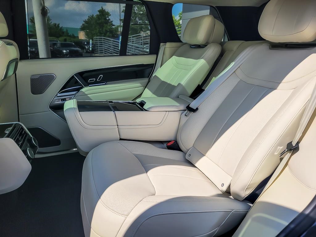2025 Land Rover Range Rover Autobiography photo 11
