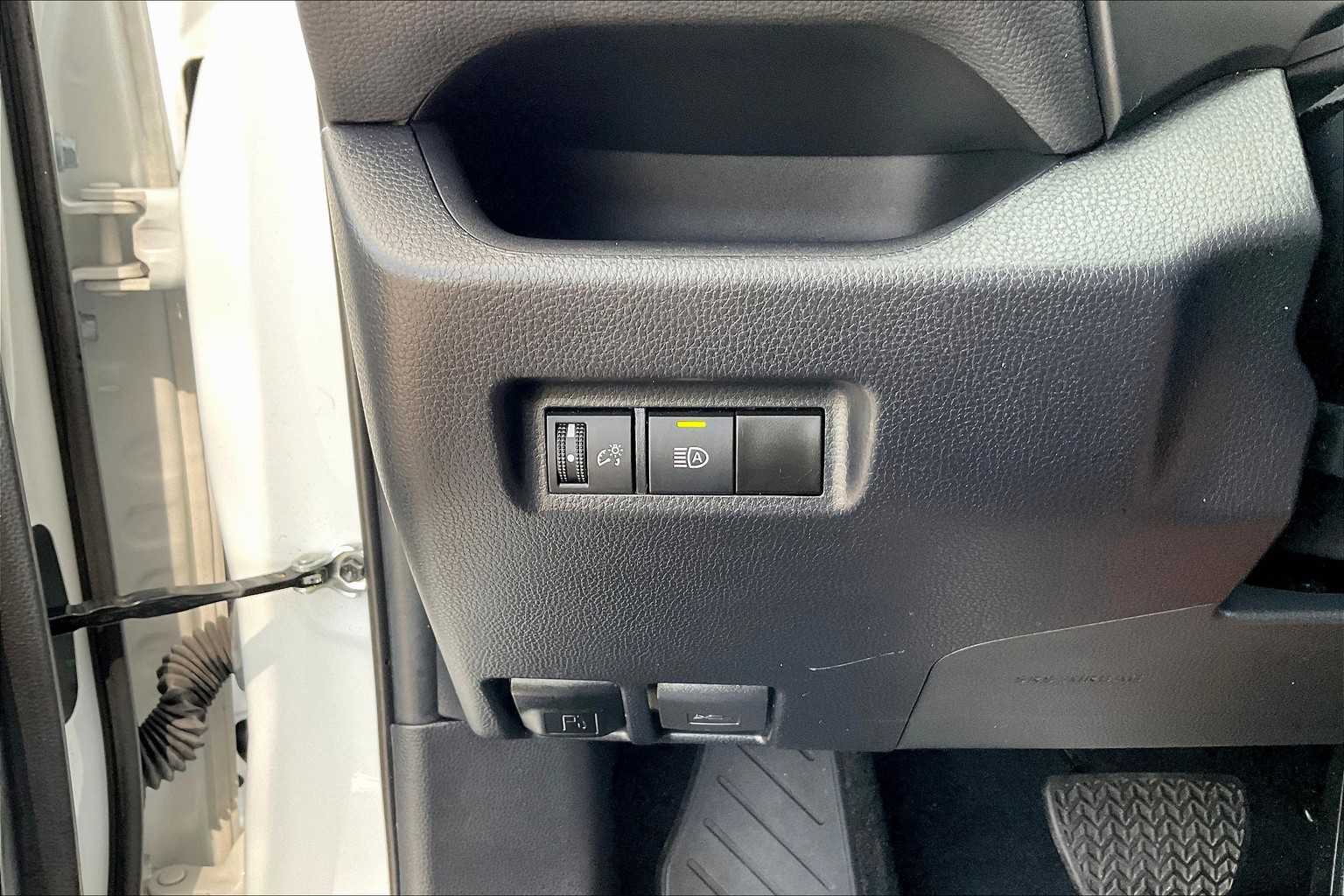 2024 Toyota RAV4 XLE photo 30