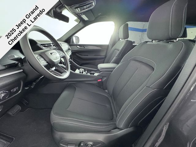2025 Jeep Grand Cherokee Laredo photo 15