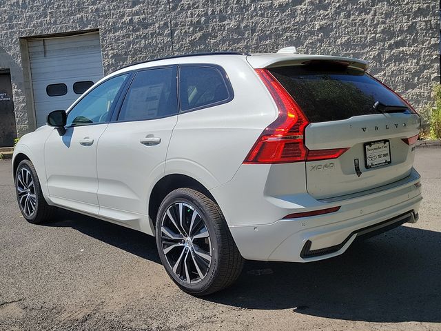2025 Volvo XC60 B5 Plus photo 2