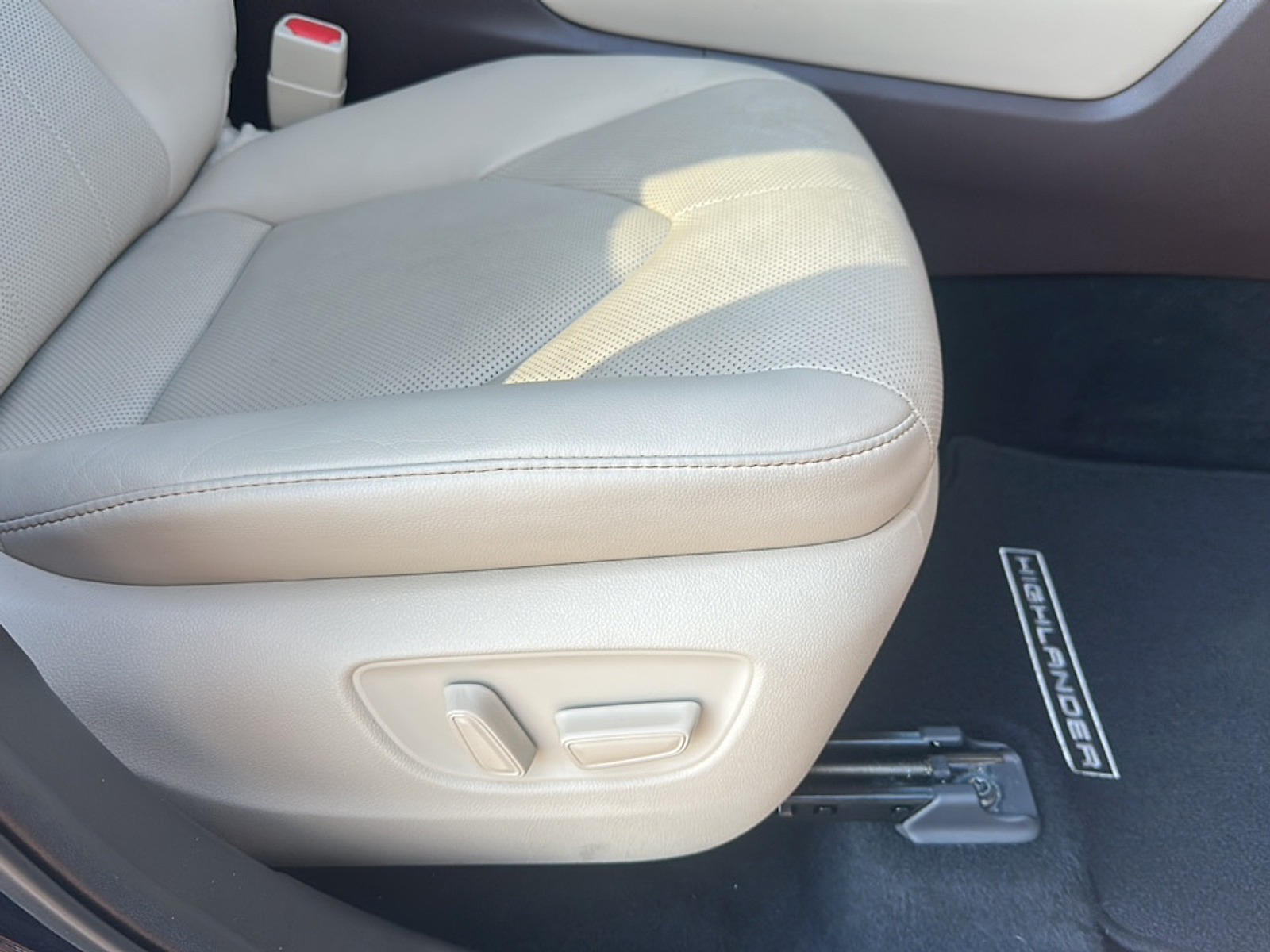 2021 Toyota Highlander Limited photo 16