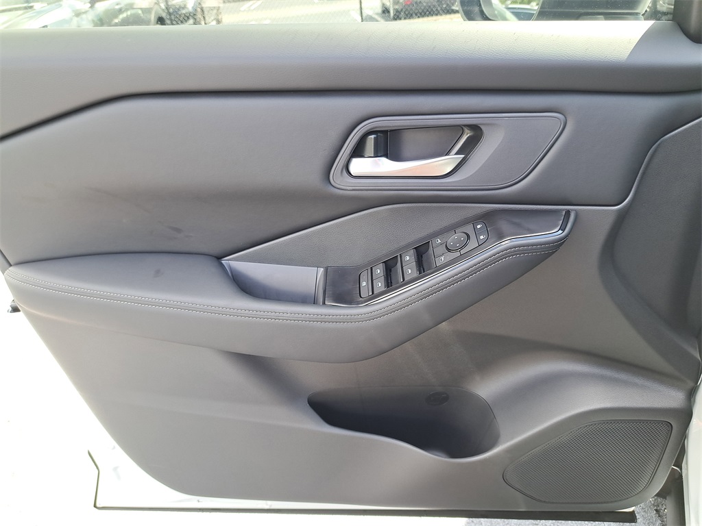 2026 Nissan Rogue SV photo 20